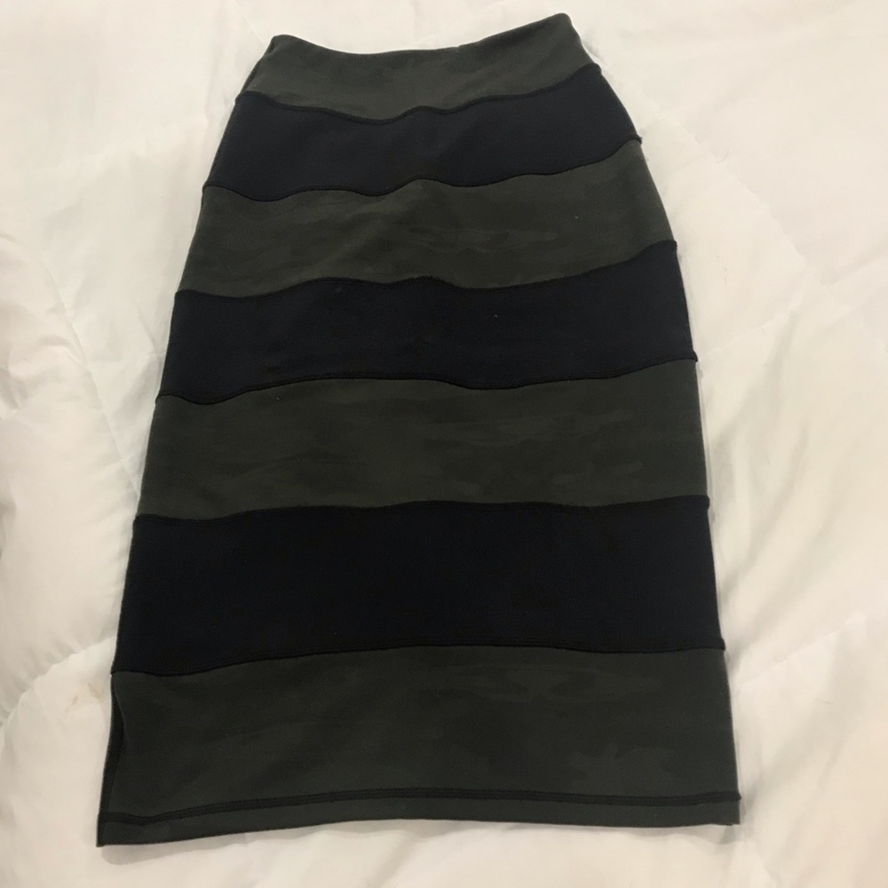 Lululemon Yoga Over Skirt Green Camo & Black